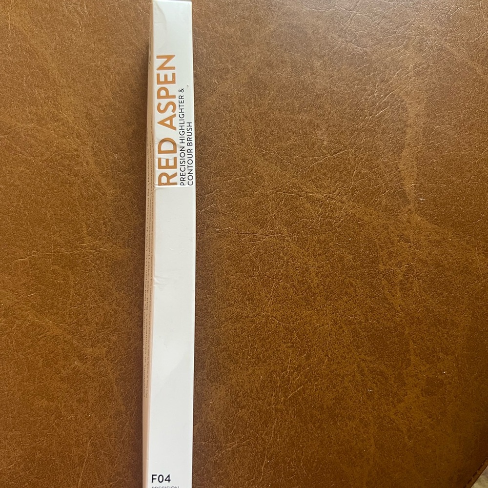 Red Aspen Makeup Brush
Bundle NIB Includes makeup brush roll. - Picture 5 of 8